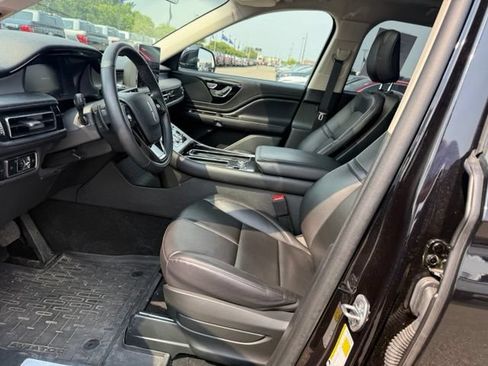 Used 2024 Lincoln Aviator AWD w/ Premium Package image 2