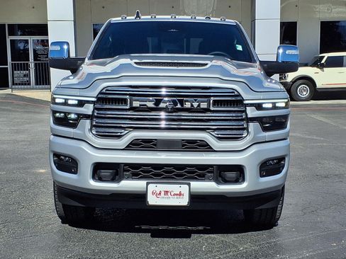Used 2026 RAM 2500 Laramie AWD/4WD image 2