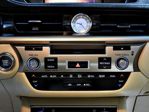 Used 2014 Lexus ES 350 w/ Premium Package FWD image 18