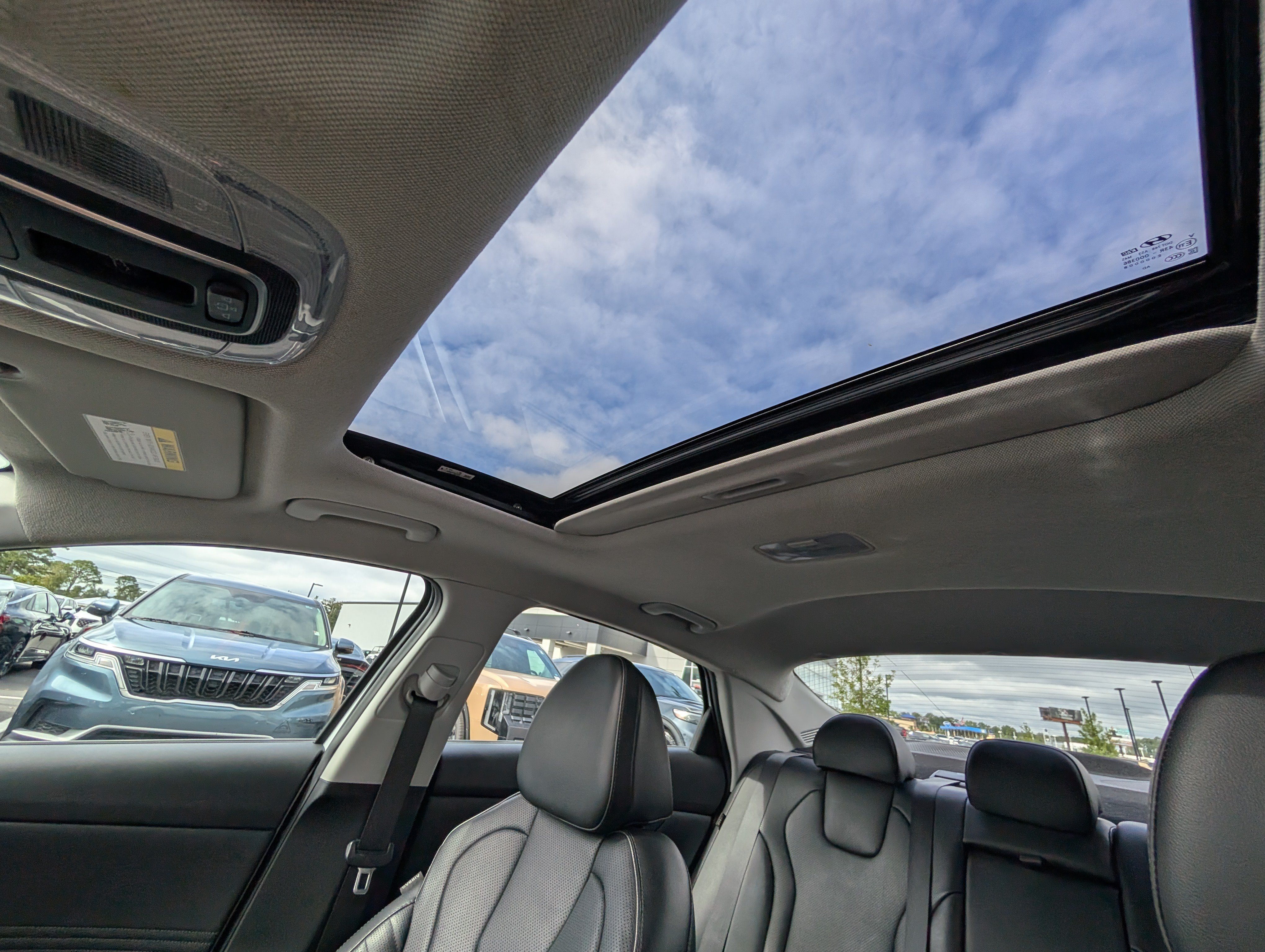 Used 2025 Hyundai Elantra Limited FWD image 30