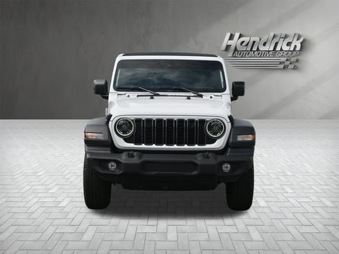 Used 2024 Jeep Wrangler Unlimited Sport AWD/4WD image 3