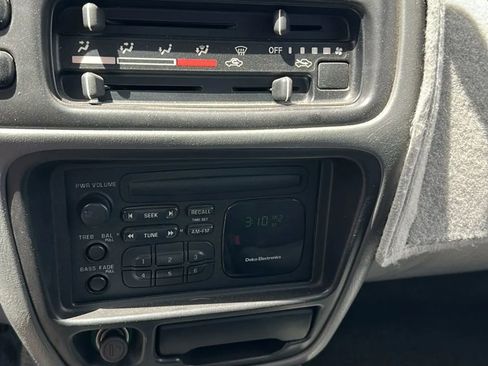 Used 1999 Chevrolet Tracker 2WD Convertible image 31