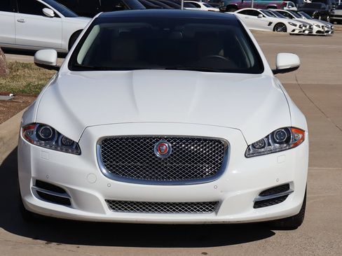 Used 2014 Jaguar XJ image 4