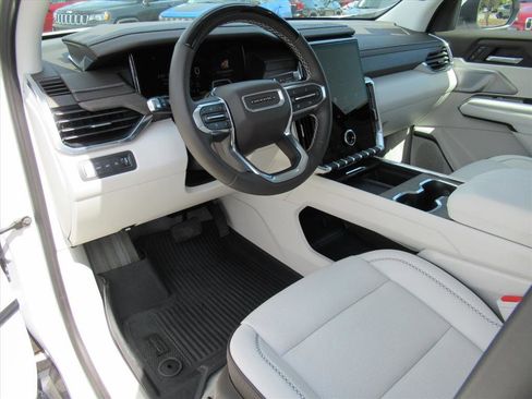 Used 2025 GMC Acadia Denali w/ Super Cruise Package image 16