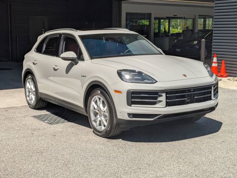 Certified 2026 Porsche Cayenne E-Hybrid AWD/4WD image 7