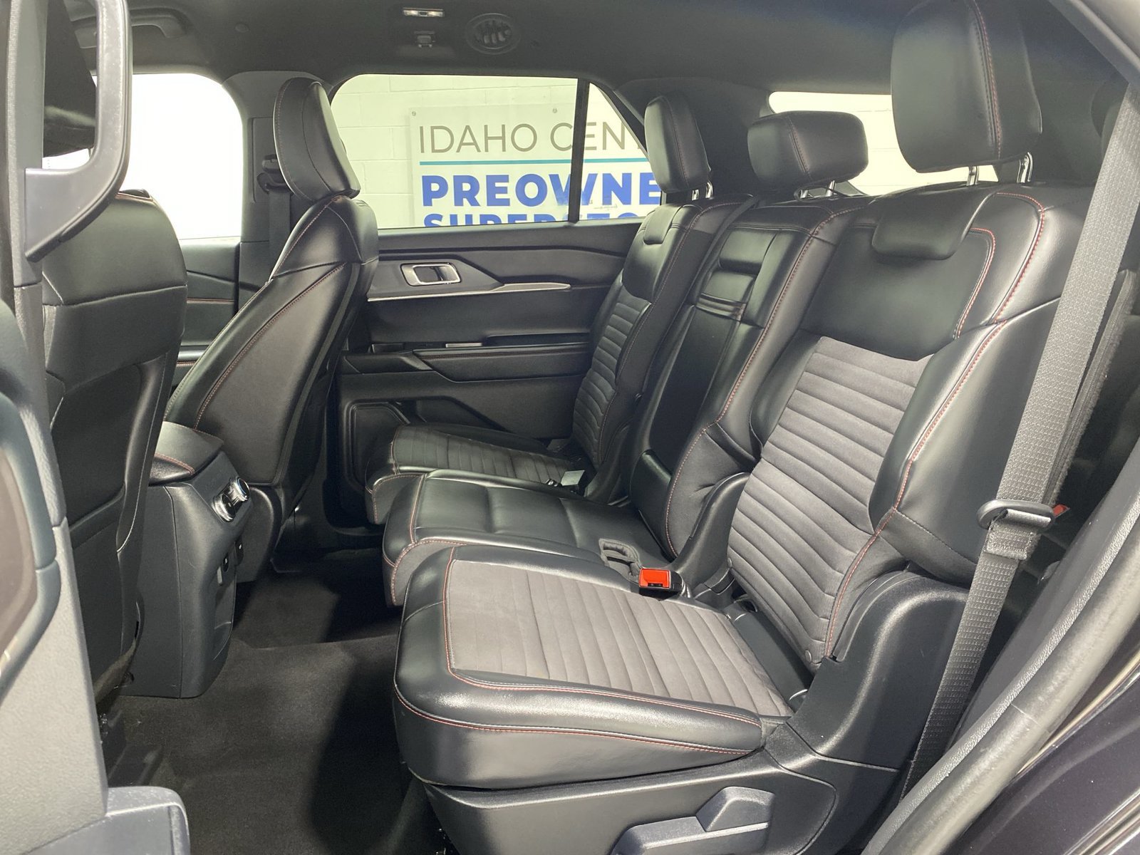Used 2025 Ford Explorer ST-Line w/ ST-Line Street Pack AWD/4WD image 22