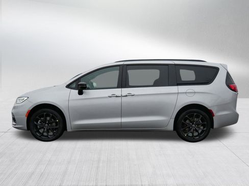 New 2026 Chrysler Pacifica Select image 4