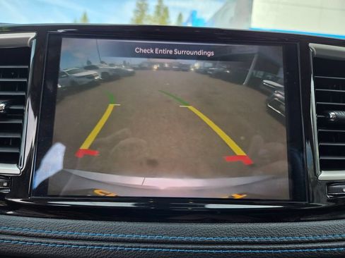 Used 2021 Chrysler Pacifica Touring-L FWD image 7