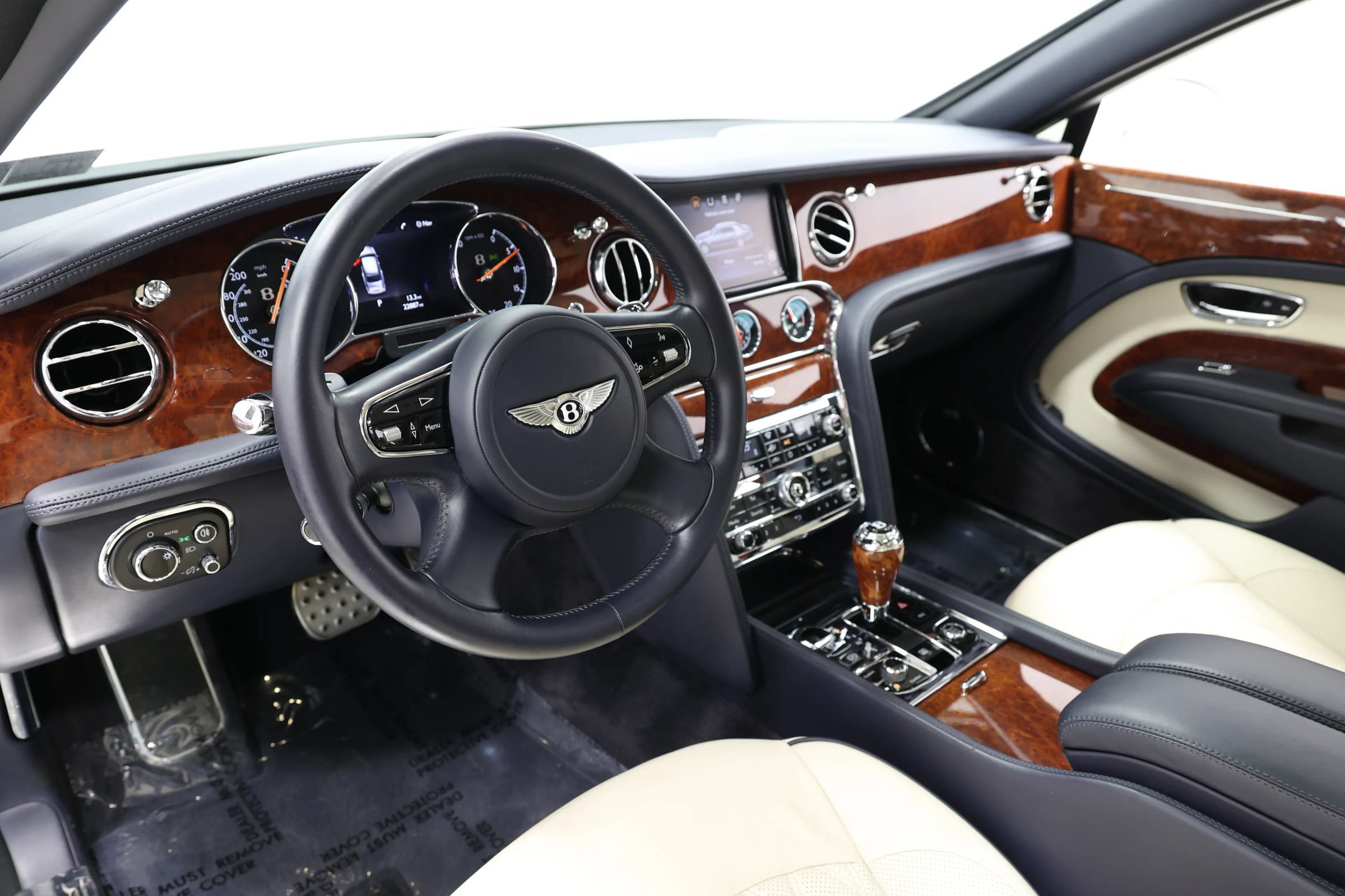 Used 2017 Bentley Mulsanne RWD image 2