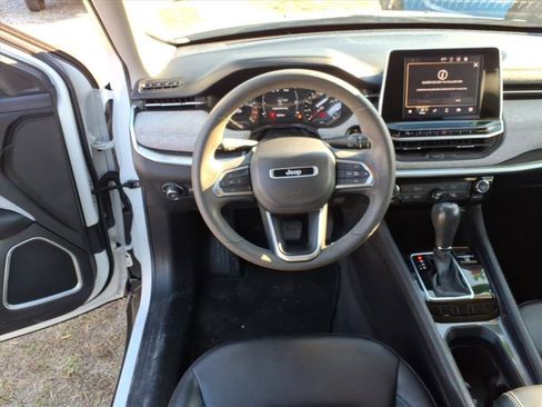 Used 2022 Jeep Compass Latitude image 29