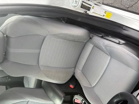 Used 2023 Toyota Corolla SE w/ Carpet Mat Package (TMS) FWD image 11
