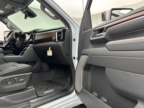 New 2026 GMC Sierra 3500 Denali w/ Denali Reserve Package AWD/4WD image 39