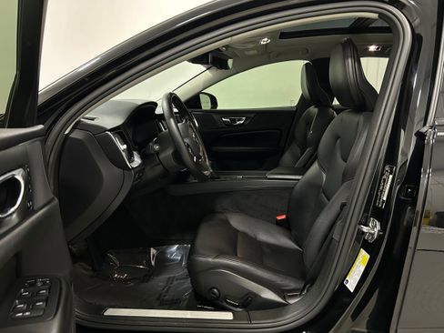 Used 2020 Volvo S60 T6 Momentum w/ Protection Package Premier image 4