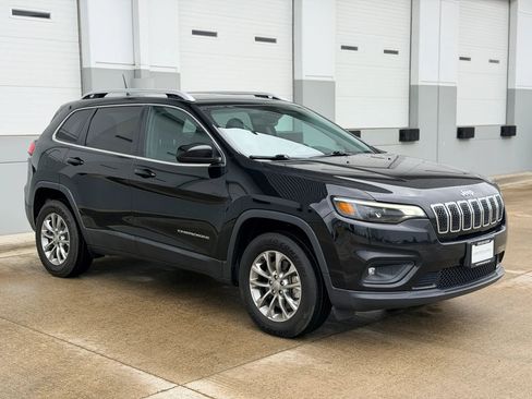 Used 2019 Jeep Cherokee Latitude Plus w/ Cold Weather Group image 7