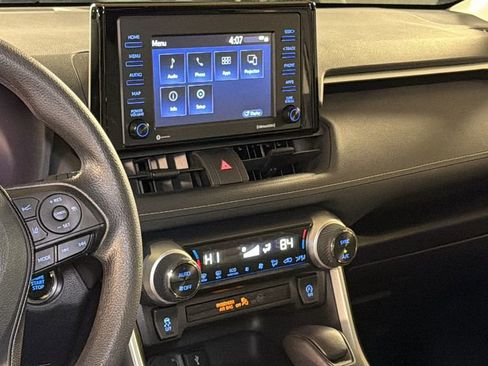 Used 2021 Toyota RAV4 XLE w/ Convenience Package image 18