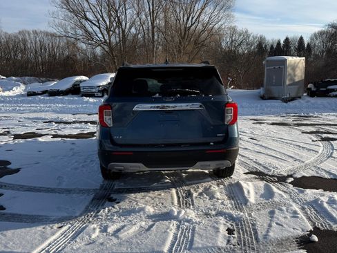 Used 2020 Ford Explorer XLT w/ Equipment Group 202A image 5