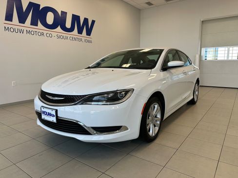 Used 2015 Chrysler 200 Limited w/ Convenience Group FWD image 2