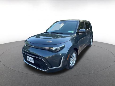 Used 2025 Kia Soul LX w/ LX Technology Package FWD image 7
