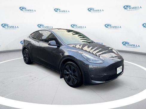 Used 2025 Tesla Model Y Long Range image 7