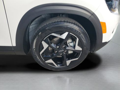 Certified 2025 Kia Seltos EX w/ EX Sunroof Package image 6