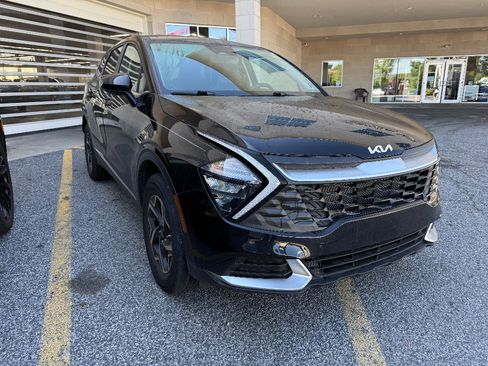 Used 2023 Kia Sportage LX AWD/4WD image 2