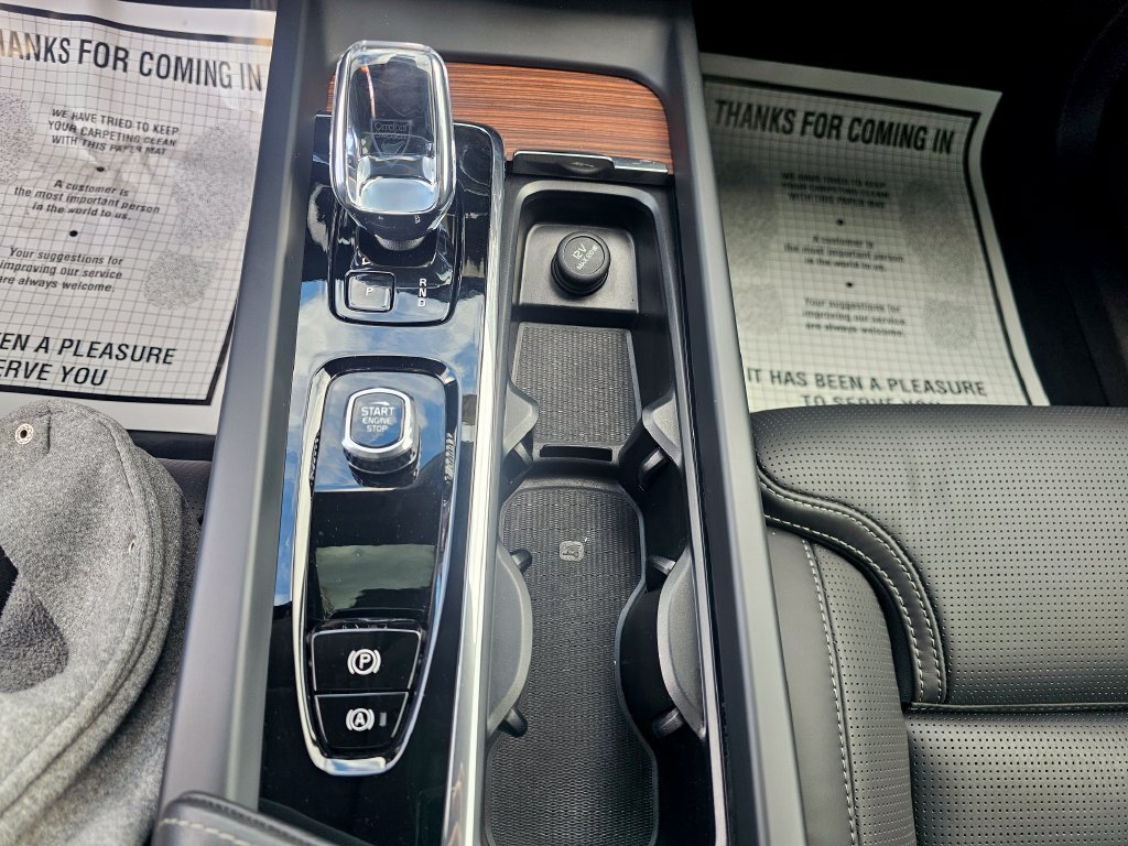 Certified 2024 Volvo XC60 T8 Ultimate AWD/4WD image 22
