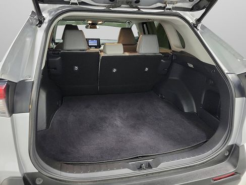 Certified 2021 Toyota RAV4 XLE Premium image 7