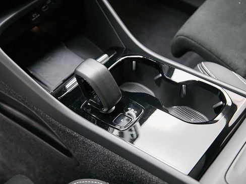 Certified 2023 Volvo C40 P8 Recharge Ultimate image 16