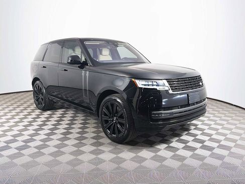 Used 2023 Land Rover Range Rover SE AWD/4WD image 3