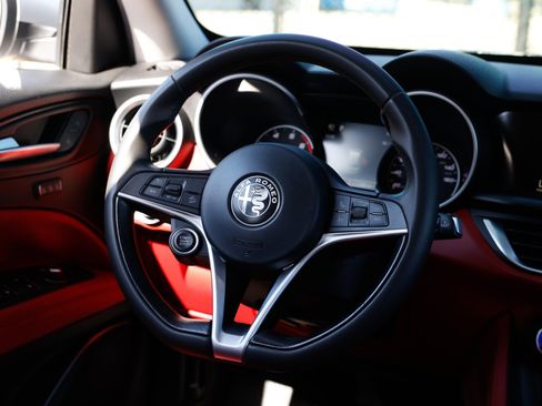 Used 2018 Alfa Romeo Stelvio AWD image 35