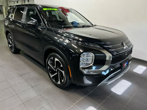 Used 2022 Mitsubishi Outlander SE AWD/4WD image 2