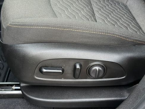 Used 2020 Chevrolet Equinox LT w/ Driver Convenience Package FWD image 17