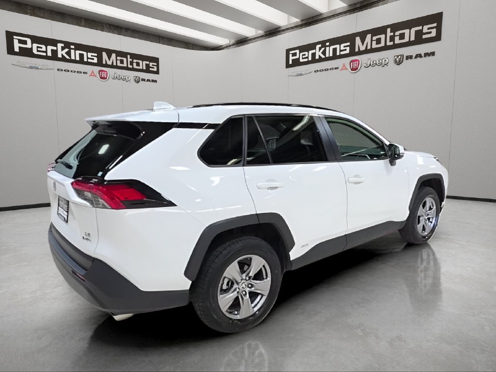 Used 2025 Toyota RAV4 LE AWD/4WD image 5