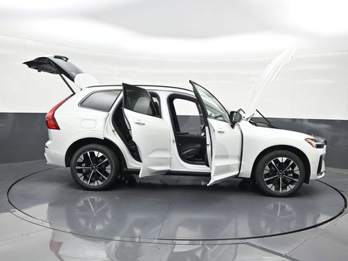 New 2026 Volvo XC60 B5 Plus AWD/4WD image 30