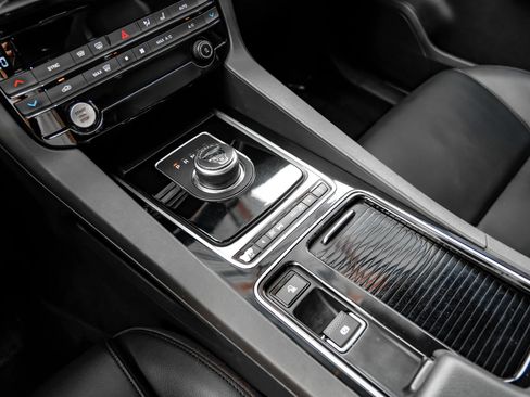 Used 2018 Jaguar F-PACE Premium AWD/4WD image 22