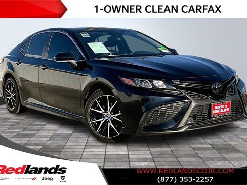 Used 2024 Toyota Camry SE image 1