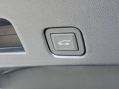 Used 2025 Chevrolet Traverse LT w/ Driver Confidence Package FWD image 33