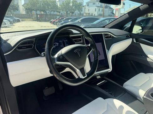 Used 2018 Tesla Model X 100D AWD/4WD image 4