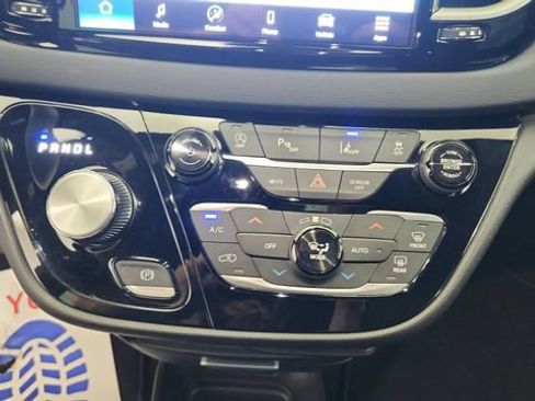 Used 2026 Chrysler Pacifica Select FWD image 17