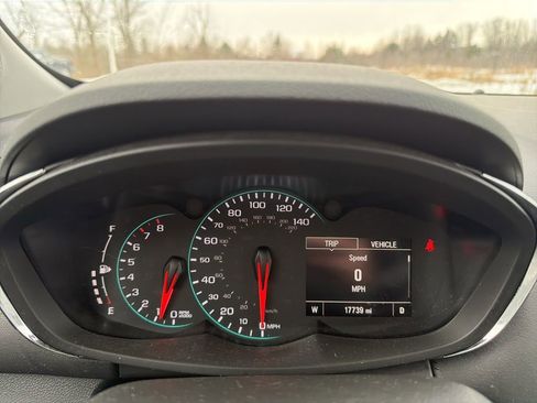 Used 2022 Chevrolet Trax LT w/ LT Convenience Package image 12