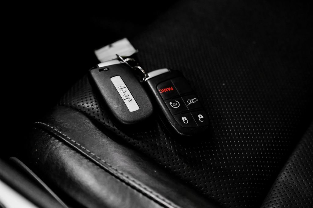 Used 2021 Jeep Grand Cherokee Summit AWD/4WD image 72