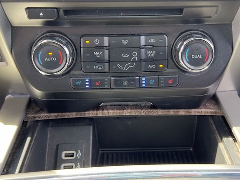 Used 2018 Ford F250 Lariat w/ Lariat Ultimate Package AWD/4WD image 28