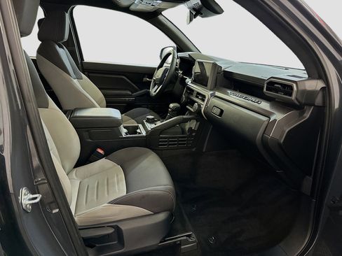 Used 2025 Toyota Tacoma TRD Off-Road image 32