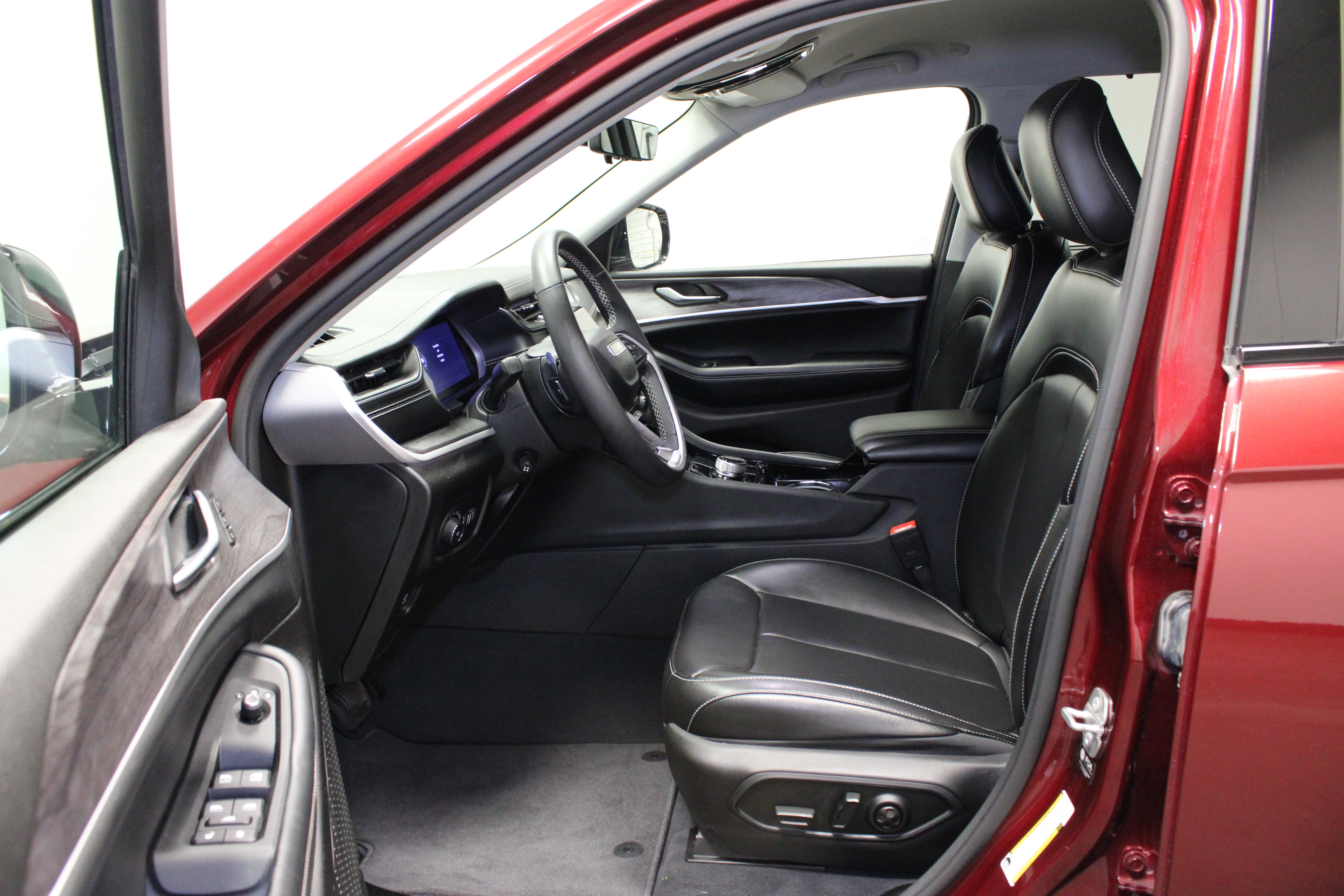 Used 2023 Jeep Grand Cherokee L Limited w/ Luxury Tech Group II AWD/4WD image 18