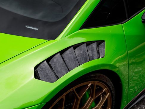 Used 2018 Lamborghini Huracan Performante AWD/4WD image 4