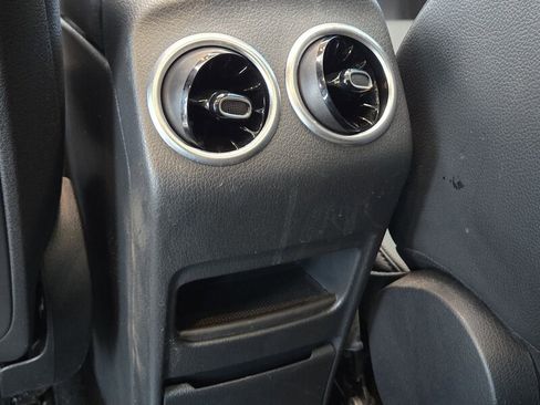Certified 2022 Mercedes-Benz GLB 250 4MATIC image 15