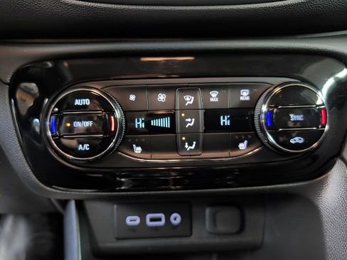 Used 2022 Buick Encore GX Select image 17