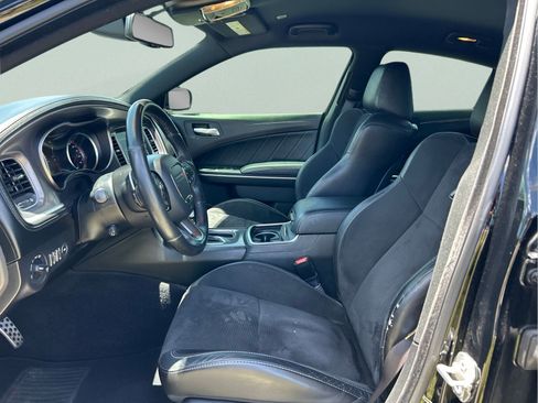 Certified 2019 Dodge Charger Scat Pack w/ Dynamics Package RWD image 9