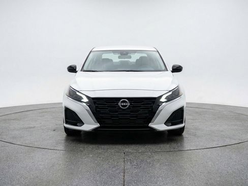 Used 2025 Nissan Altima 2.5 SV FWD image 2