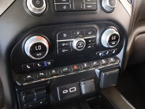 Used 2020 GMC Sierra 1500 Denali w/ Denali Ultimate Package AWD/4WD image 7